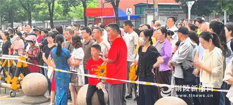 中考首日!铜陵考场外的一幕幕!-第18张图片-四季读书网 中考首日!铜陵考场外的一幕幕!-第18张图片-四季读书网