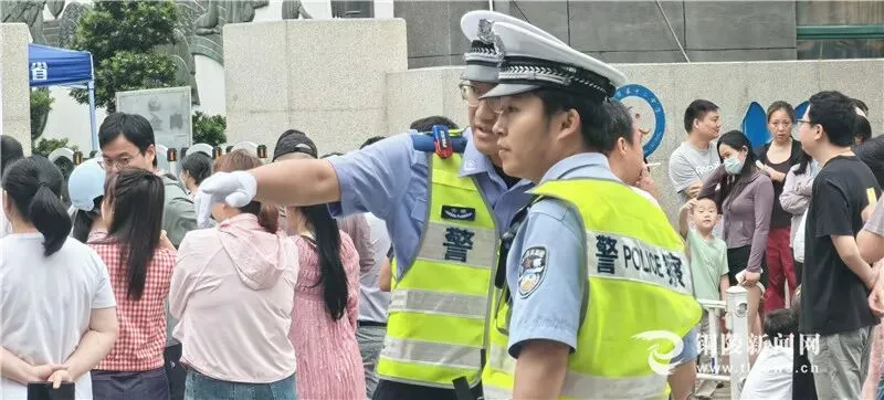 中考首日!铜陵考场外的一幕幕!-第23张图片-四季读书网 中考首日!铜陵考场外的一幕幕!-第23张图片-四季读书网