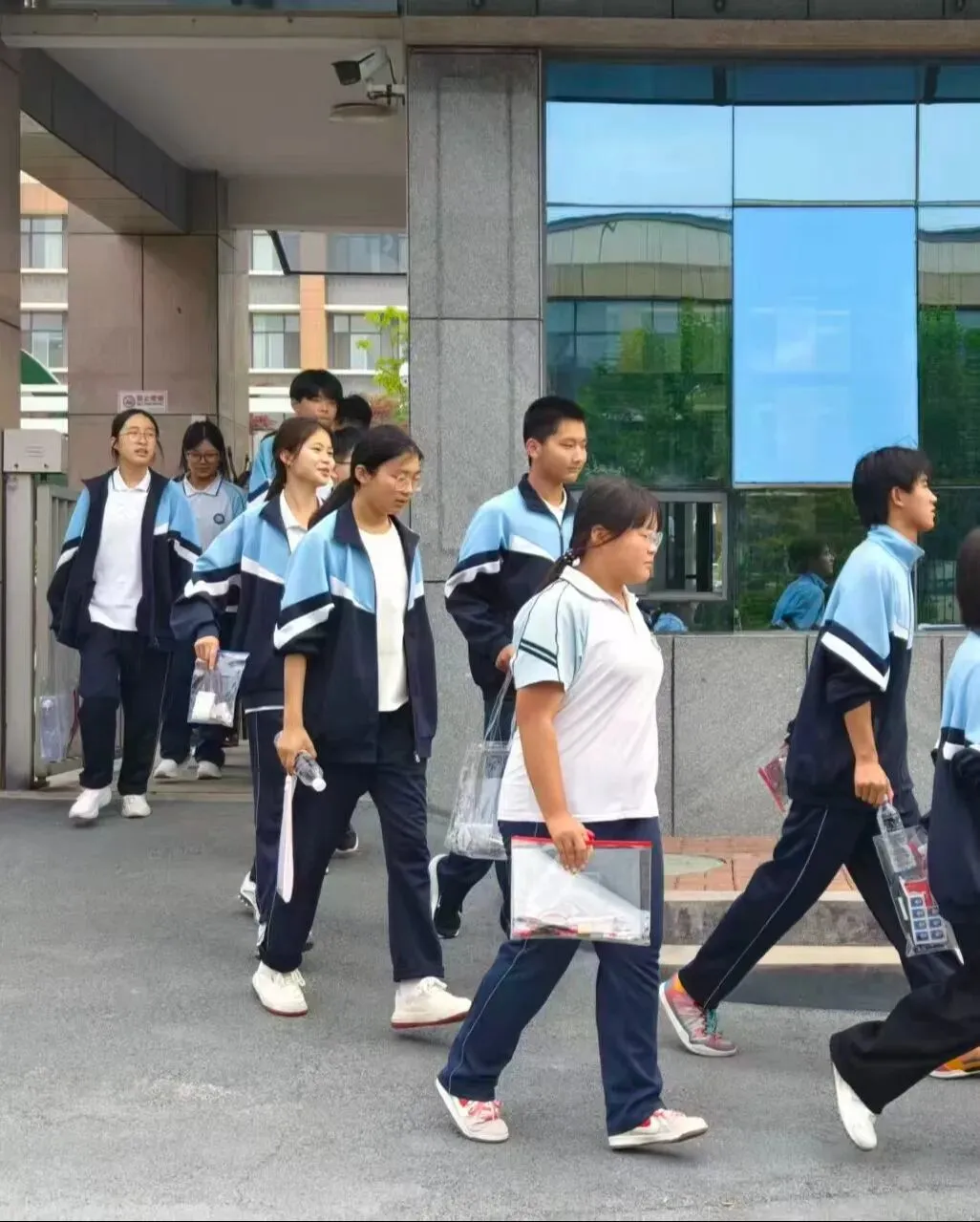 以爱为盾 护航中考——五莲县北京路中学暖心守护,为梦想助力!-第41张图片-四季读书网 以爱为盾 护航中考——五莲县北京路中学暖心守护,为梦想助力!-第41张图片-四季读书网