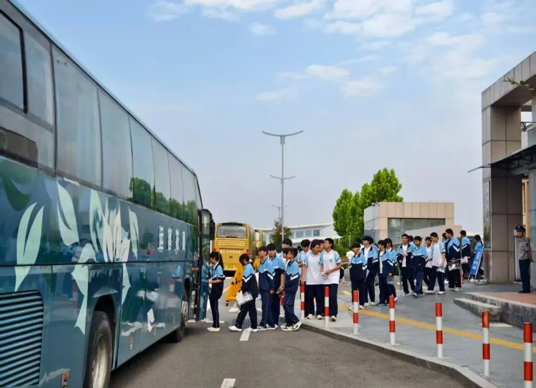以爱为盾 护航中考——五莲县北京路中学暖心守护,为梦想助力!-第44张图片-四季读书网 以爱为盾 护航中考——五莲县北京路中学暖心守护,为梦想助力!-第44张图片-四季读书网