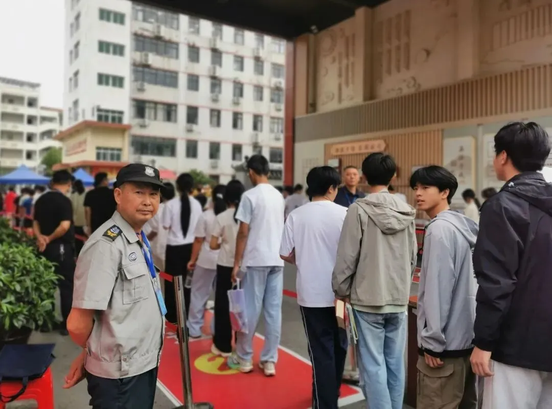 现场直击!东至中考,开考-第4张图片-四季读书网 现场直击!东至中考,开考-第4张图片-四季读书网