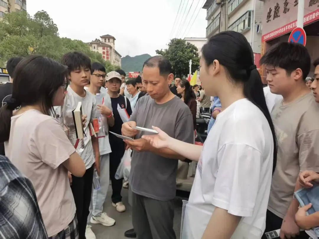 现场直击!东至中考,开考-第7张图片-四季读书网 现场直击!东至中考,开考-第7张图片-四季读书网