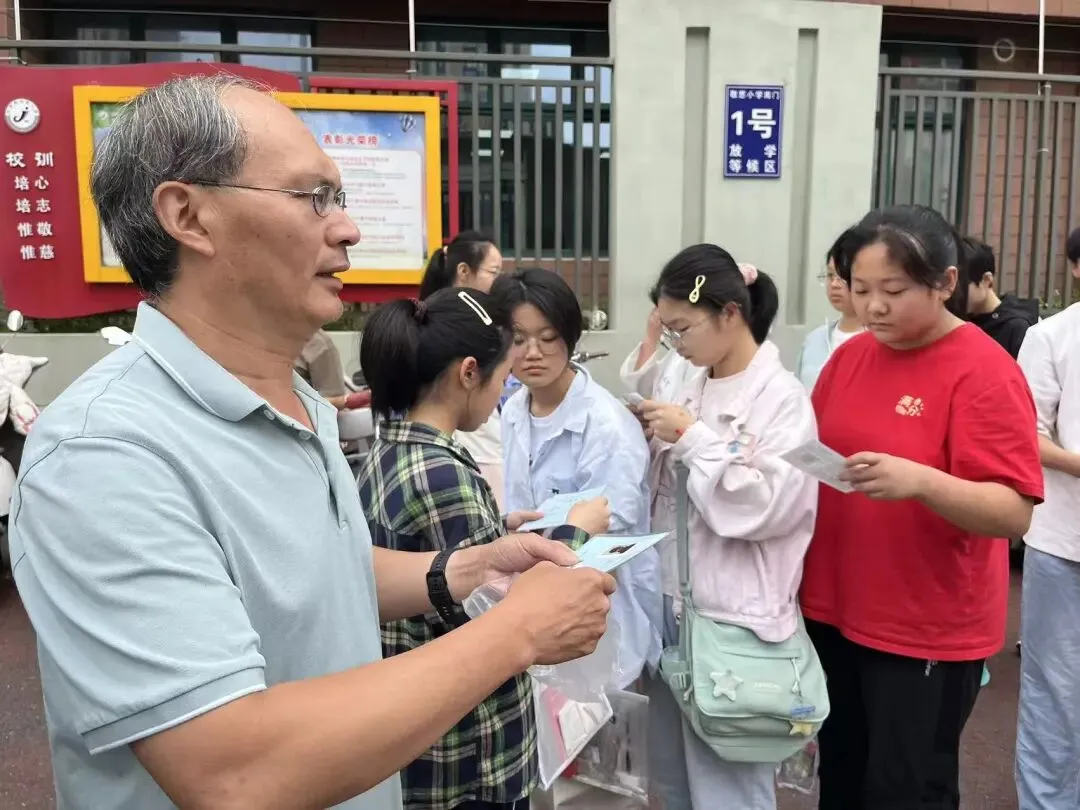 现场直击!东至中考,开考-第8张图片-四季读书网 现场直击!东至中考,开考-第8张图片-四季读书网