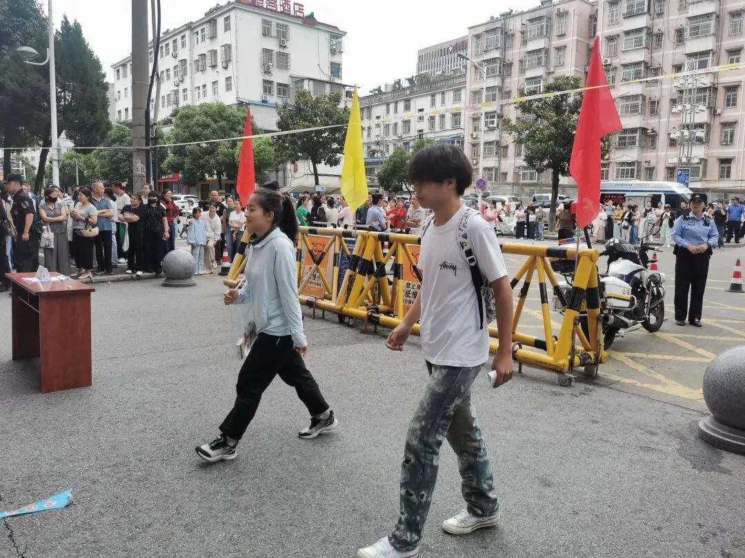 现场直击!东至中考,开考-第12张图片-四季读书网 现场直击!东至中考,开考-第12张图片-四季读书网