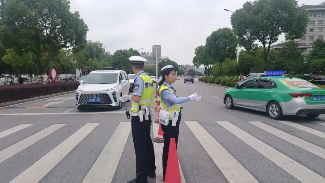 现场直击!东至中考,开考-第15张图片-四季读书网 现场直击!东至中考,开考-第15张图片-四季读书网