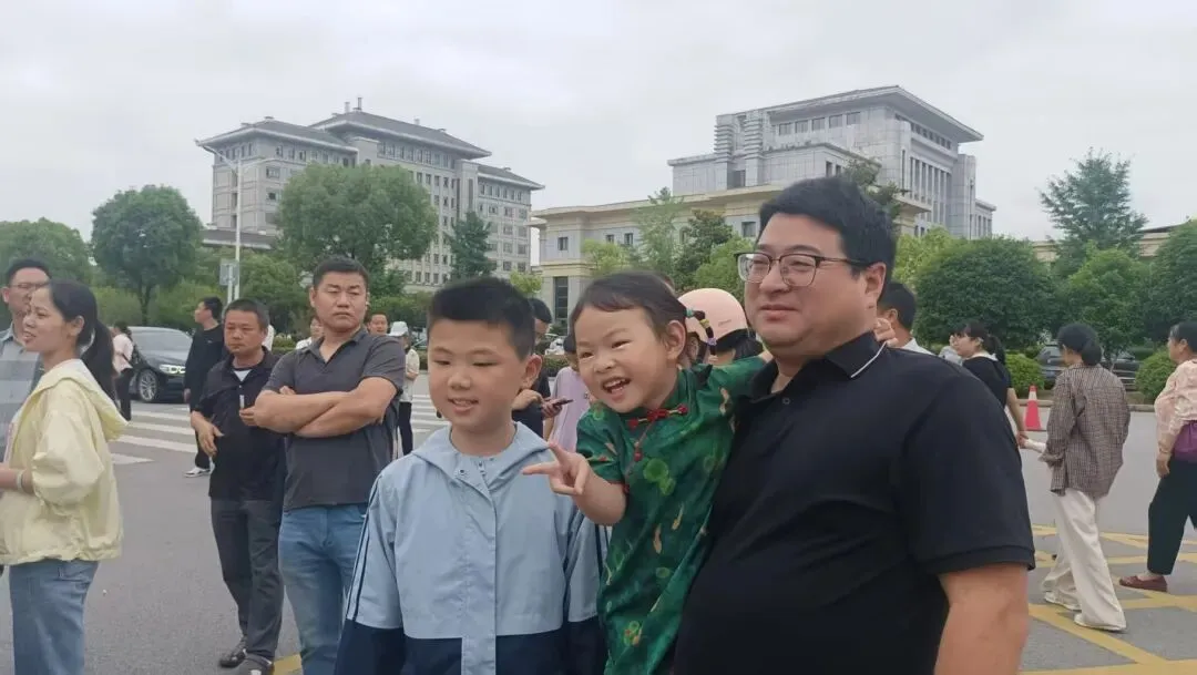 现场直击!东至中考,开考-第20张图片-四季读书网 现场直击!东至中考,开考-第20张图片-四季读书网