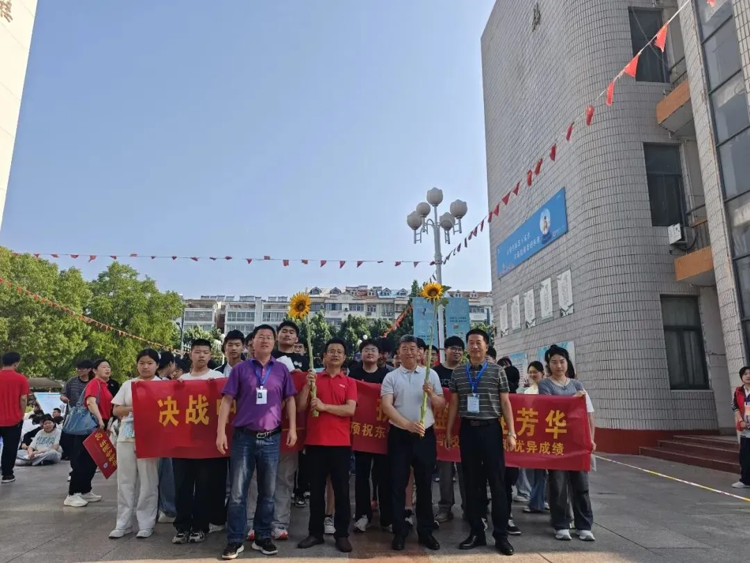 东海县第二中学考点:中考首日平稳有序 温情护航学子逐梦-第2张图片-四季读书网 东海县第二中学考点:中考首日平稳有序 温情护航学子逐梦-第2张图片-四季读书网