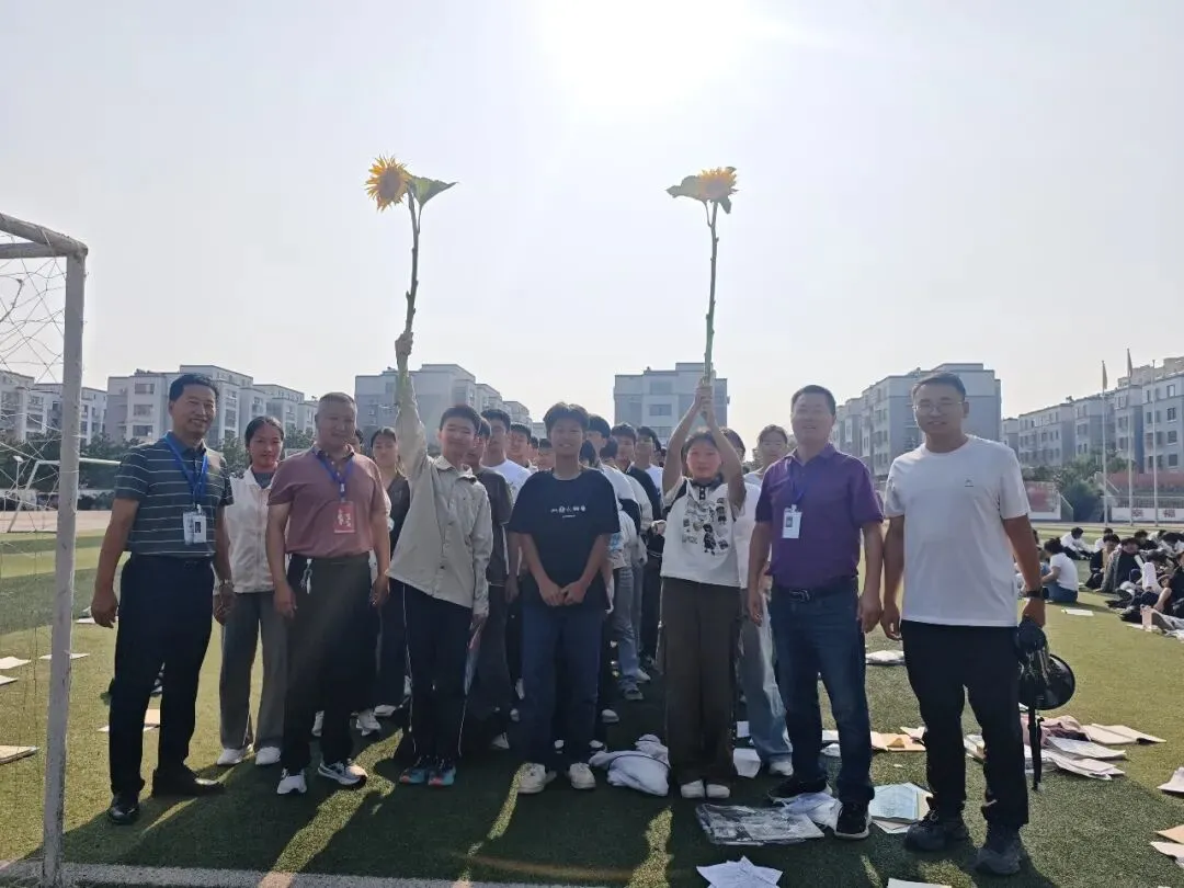 东海县第二中学考点:中考首日平稳有序 温情护航学子逐梦-第5张图片-四季读书网 东海县第二中学考点:中考首日平稳有序 温情护航学子逐梦-第5张图片-四季读书网