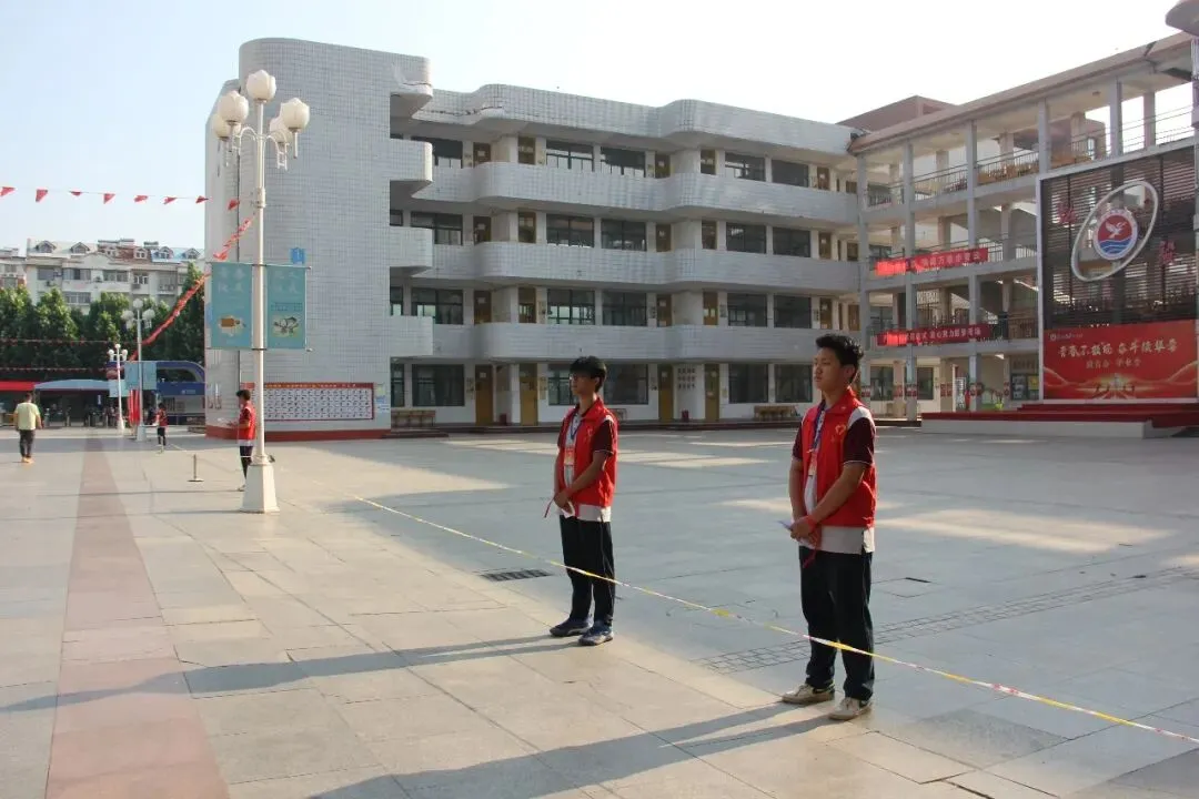 东海县第二中学考点:中考首日平稳有序 温情护航学子逐梦-第6张图片-四季读书网 东海县第二中学考点:中考首日平稳有序 温情护航学子逐梦-第6张图片-四季读书网