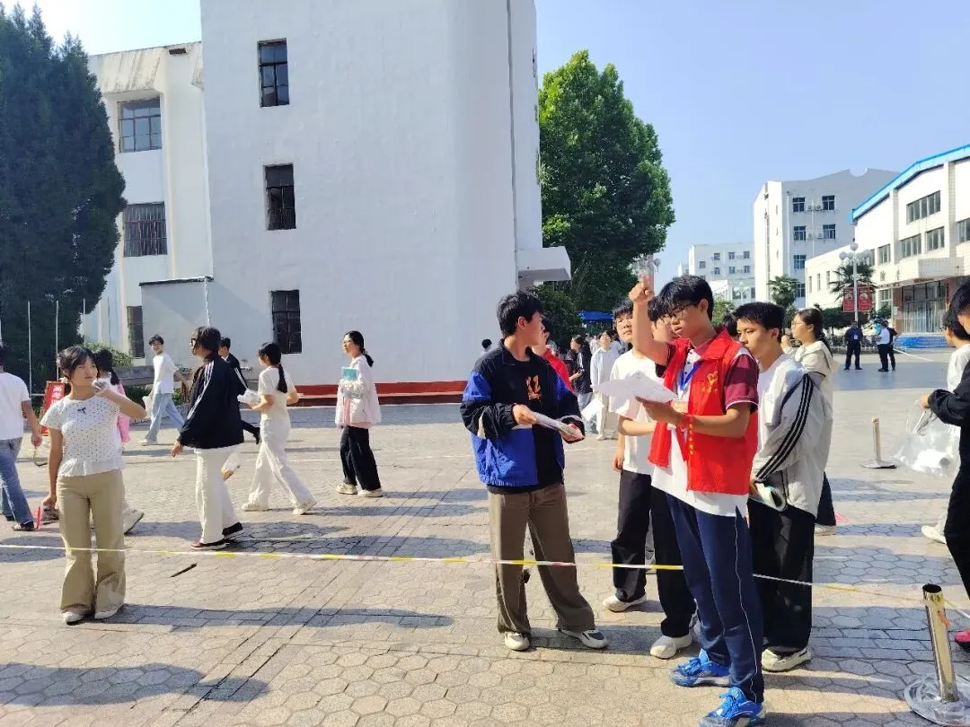 东海县第二中学考点:中考首日平稳有序 温情护航学子逐梦-第9张图片-四季读书网 东海县第二中学考点:中考首日平稳有序 温情护航学子逐梦-第9张图片-四季读书网
