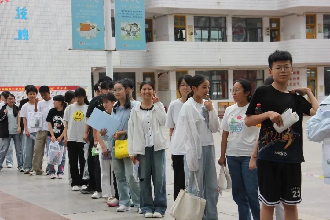 东海县第二中学考点:中考首日平稳有序 温情护航学子逐梦-第33张图片-四季读书网 东海县第二中学考点:中考首日平稳有序 温情护航学子逐梦-第33张图片-四季读书网