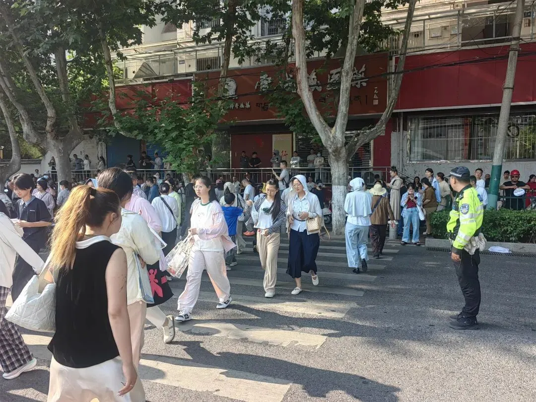 中考启幕,蚌埠交警“护考模式”再上线!|护航中考 交警同行-第4张图片-四季读书网 中考启幕,蚌埠交警“护考模式”再上线!|护航中考 交警同行-第4张图片-四季读书网