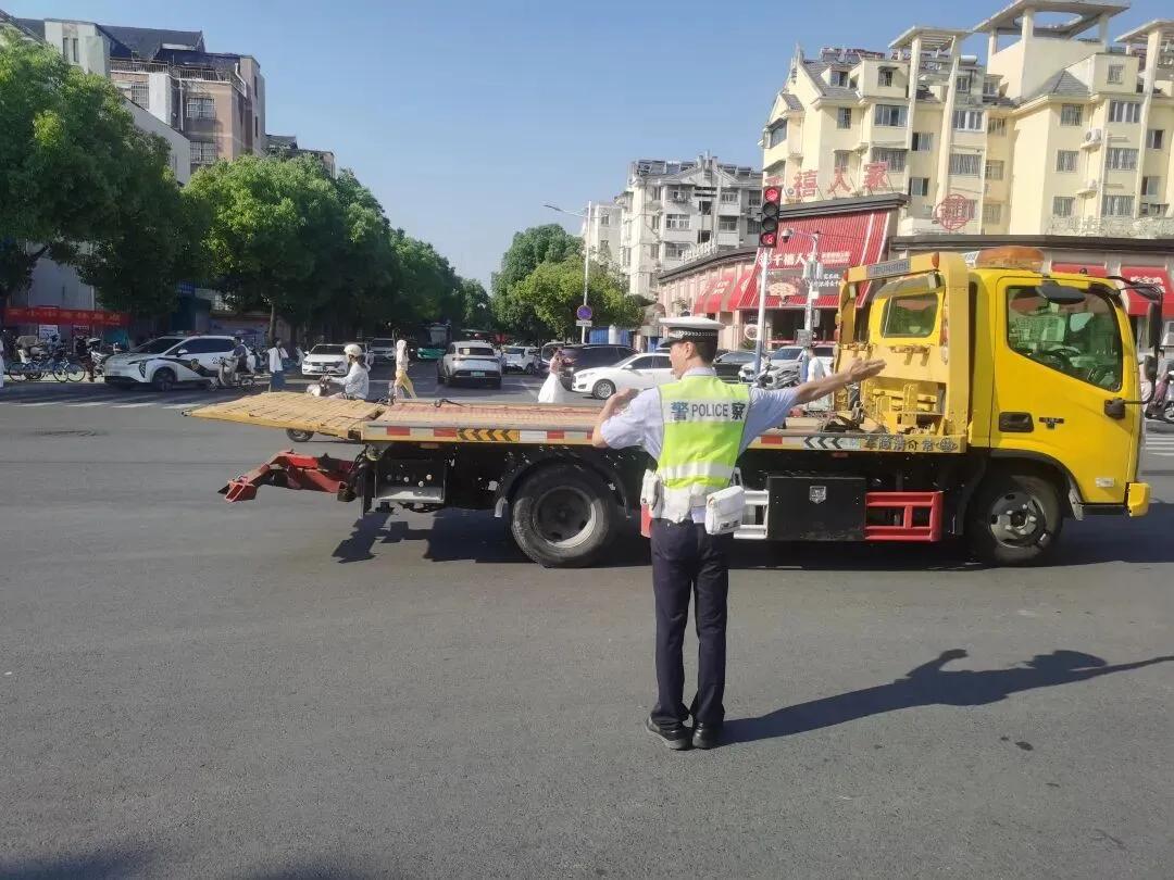 中考启幕,蚌埠交警“护考模式”再上线!|护航中考 交警同行-第6张图片-四季读书网 中考启幕,蚌埠交警“护考模式”再上线!|护航中考 交警同行-第6张图片-四季读书网