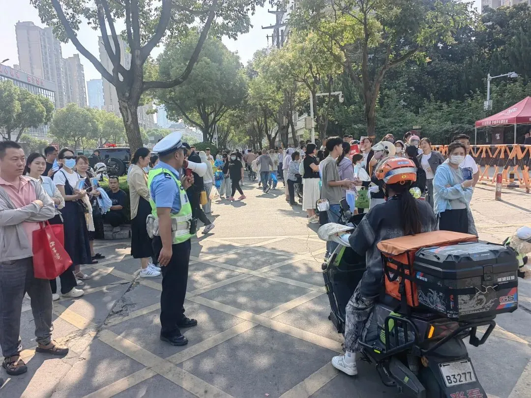 中考启幕,蚌埠交警“护考模式”再上线!|护航中考 交警同行-第7张图片-四季读书网 中考启幕,蚌埠交警“护考模式”再上线!|护航中考 交警同行-第7张图片-四季读书网