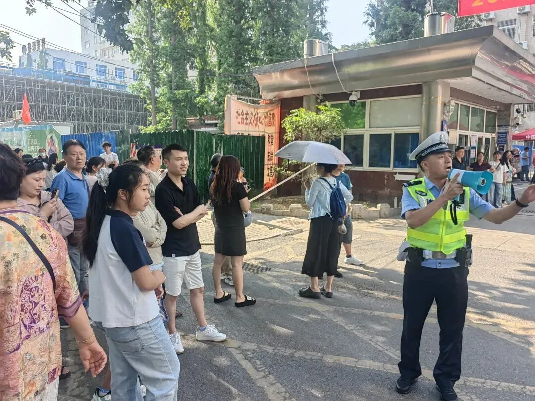 中考启幕,蚌埠交警“护考模式”再上线!|护航中考 交警同行-第9张图片-四季读书网 中考启幕,蚌埠交警“护考模式”再上线!|护航中考 交警同行-第9张图片-四季读书网