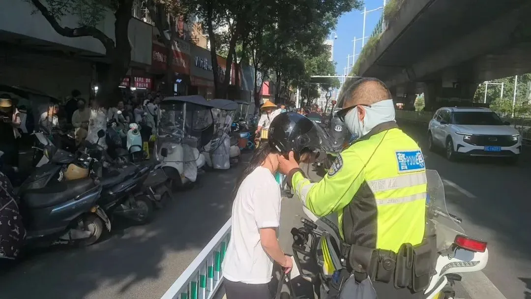 中考启幕,蚌埠交警“护考模式”再上线!|护航中考 交警同行-第10张图片-四季读书网 中考启幕,蚌埠交警“护考模式”再上线!|护航中考 交警同行-第10张图片-四季读书网