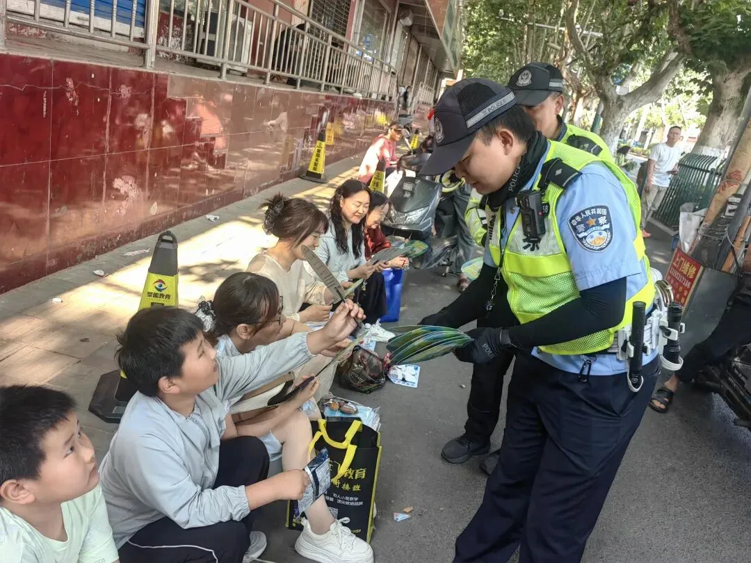 中考启幕,蚌埠交警“护考模式”再上线!|护航中考 交警同行-第13张图片-四季读书网 中考启幕,蚌埠交警“护考模式”再上线!|护航中考 交警同行-第13张图片-四季读书网