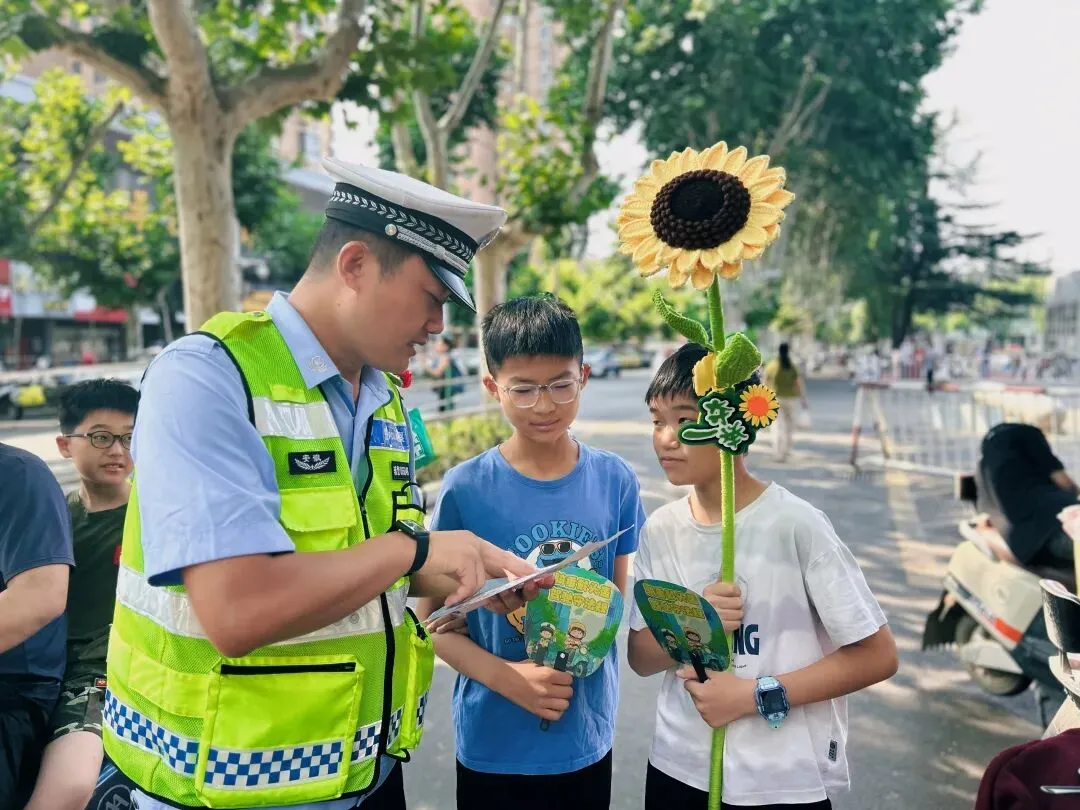 中考启幕,蚌埠交警“护考模式”再上线!|护航中考 交警同行-第16张图片-四季读书网 中考启幕,蚌埠交警“护考模式”再上线!|护航中考 交警同行-第16张图片-四季读书网