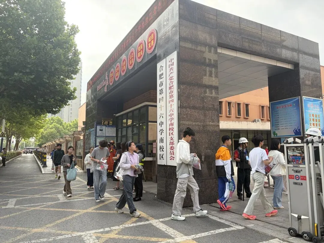 快看!2026年安徽中考作文题最新出炉!附中考作文五等级评分标准及扣分原则-第17张图片-四季读书网 快看!2026年安徽中考作文题最新出炉!附中考作文五等级评分标准及扣分原则-第17张图片-四季读书网