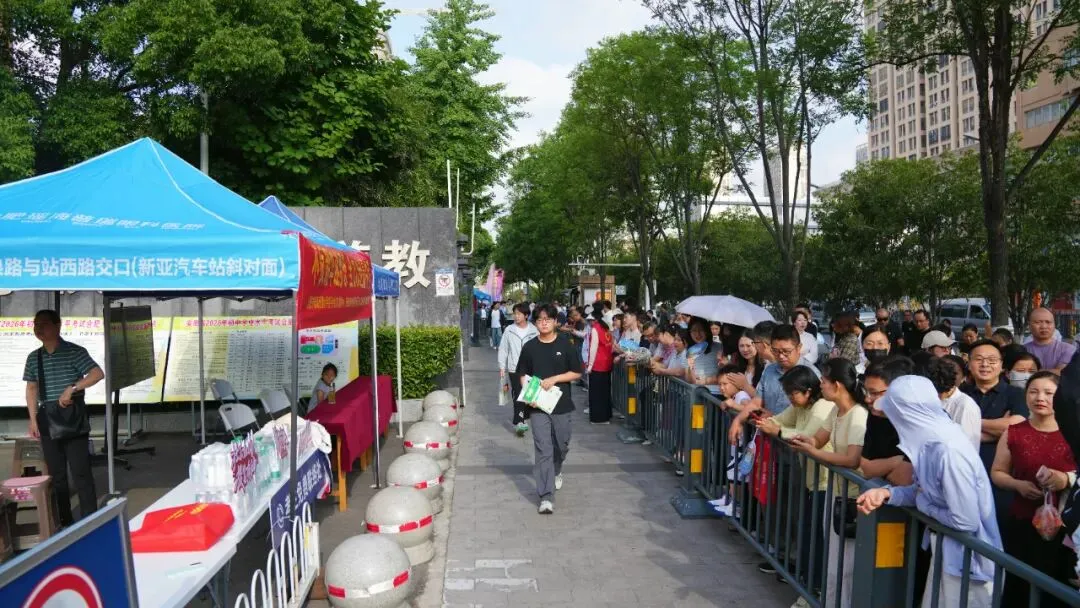 快看!2026年安徽中考作文题最新出炉!附中考作文五等级评分标准及扣分原则-第19张图片-四季读书网 快看!2026年安徽中考作文题最新出炉!附中考作文五等级评分标准及扣分原则-第19张图片-四季读书网