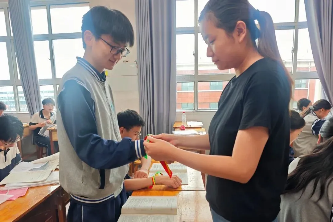 毕业季 | 中考次日:数理思辨凝底气 史韵沉淀赴芳华-第8张图片-四季读书网 毕业季 | 中考次日:数理思辨凝底气 史韵沉淀赴芳华-第8张图片-四季读书网