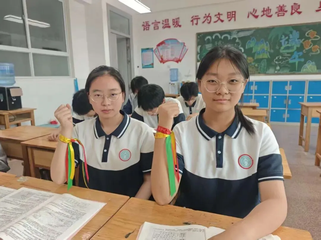 毕业季 | 中考次日:数理思辨凝底气 史韵沉淀赴芳华-第9张图片-四季读书网 毕业季 | 中考次日:数理思辨凝底气 史韵沉淀赴芳华-第9张图片-四季读书网