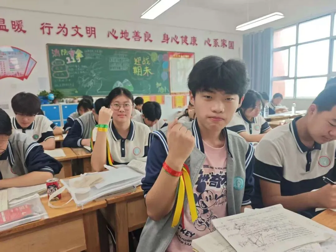 毕业季 | 中考次日:数理思辨凝底气 史韵沉淀赴芳华-第12张图片-四季读书网 毕业季 | 中考次日:数理思辨凝底气 史韵沉淀赴芳华-第12张图片-四季读书网