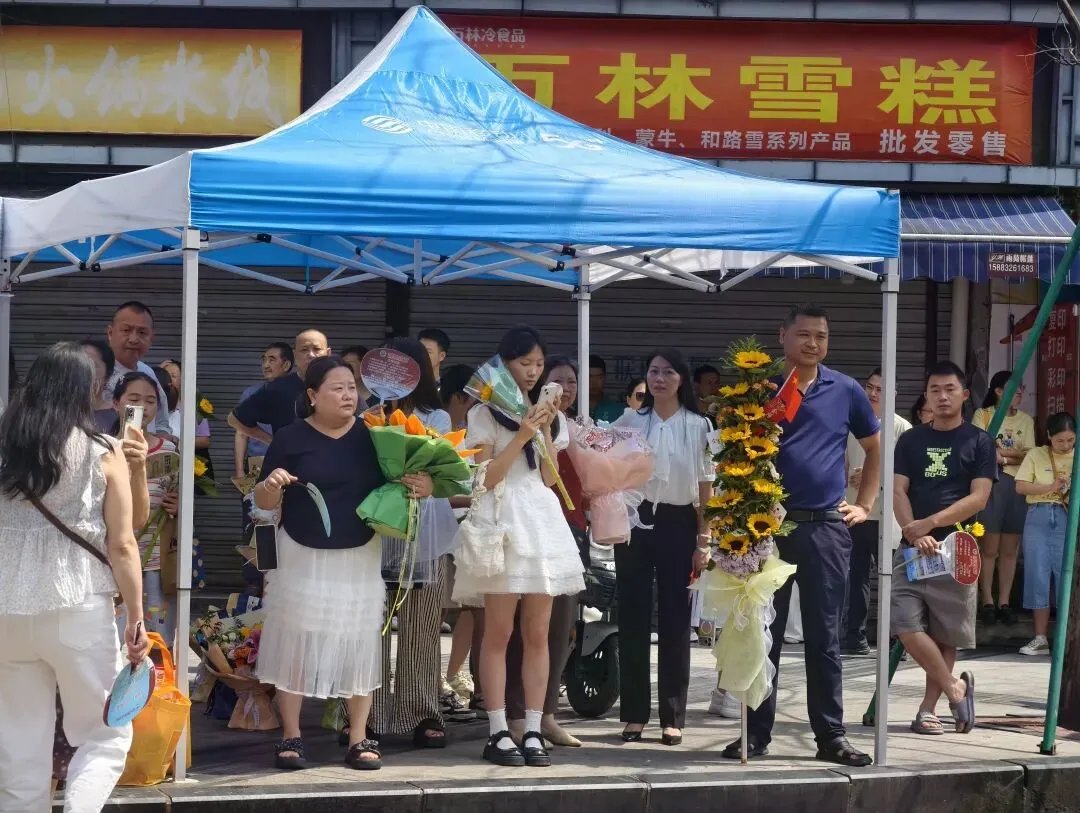 铃声落定 青春启航!市中区2026年中考圆满落幕-第7张图片-四季读书网 铃声落定 青春启航!市中区2026年中考圆满落幕-第7张图片-四季读书网