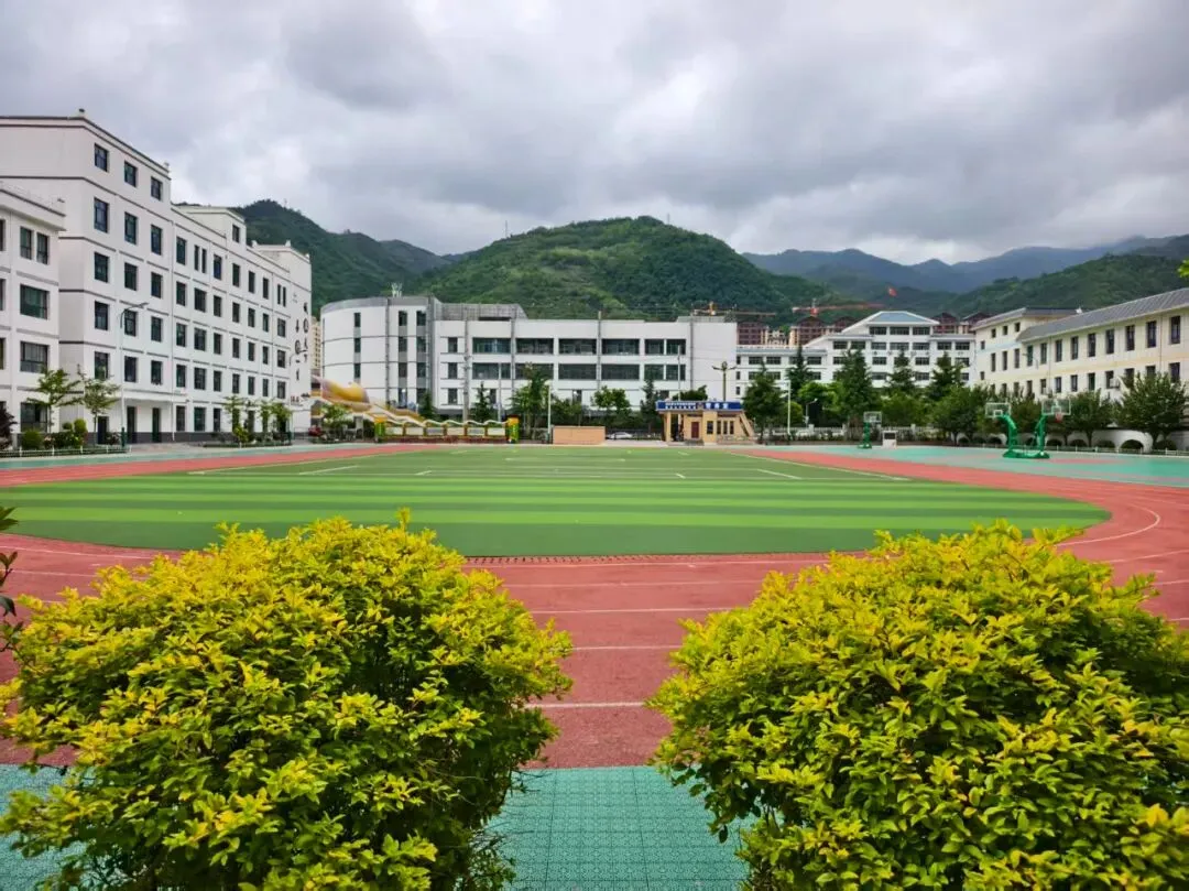 以诚为笔,以善为光——致2026届中考少年的逐梦叮咛-第15张图片-四季读书网 以诚为笔,以善为光——致2026届中考少年的逐梦叮咛-第15张图片-四季读书网
