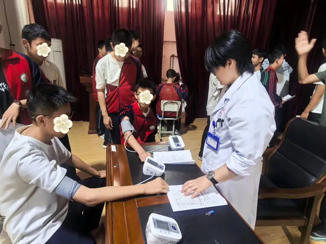 护航中考,守护成长——五团分院圆满完成2026年中考体检工作-第8张图片-四季读书网 护航中考,守护成长——五团分院圆满完成2026年中考体检工作-第8张图片-四季读书网