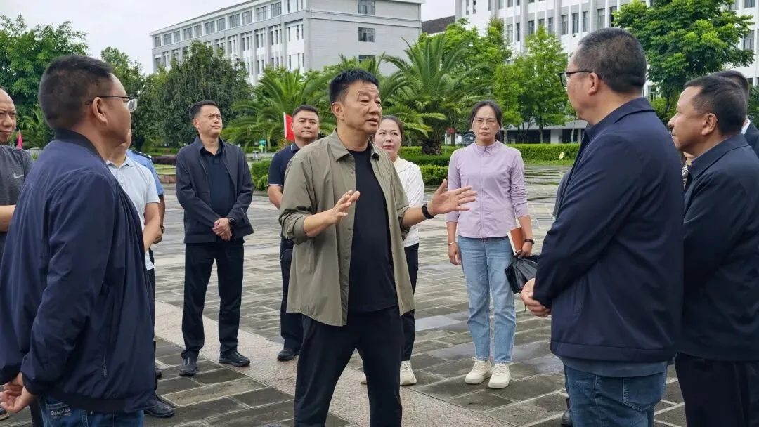 马子兴调研中考备考工作-第2张图片-四季读书网 马子兴调研中考备考工作-第2张图片-四季读书网