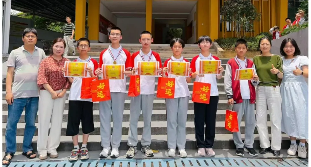 【超德教研】一张试卷,炸出多少“隐藏学霸”?超德中学数学竞赛“英雄榜”发布-第13张图片-四季读书网 【超德教研】一张试卷,炸出多少“隐藏学霸”?超德中学数学竞赛“英雄榜”发布-第13张图片-四季读书网