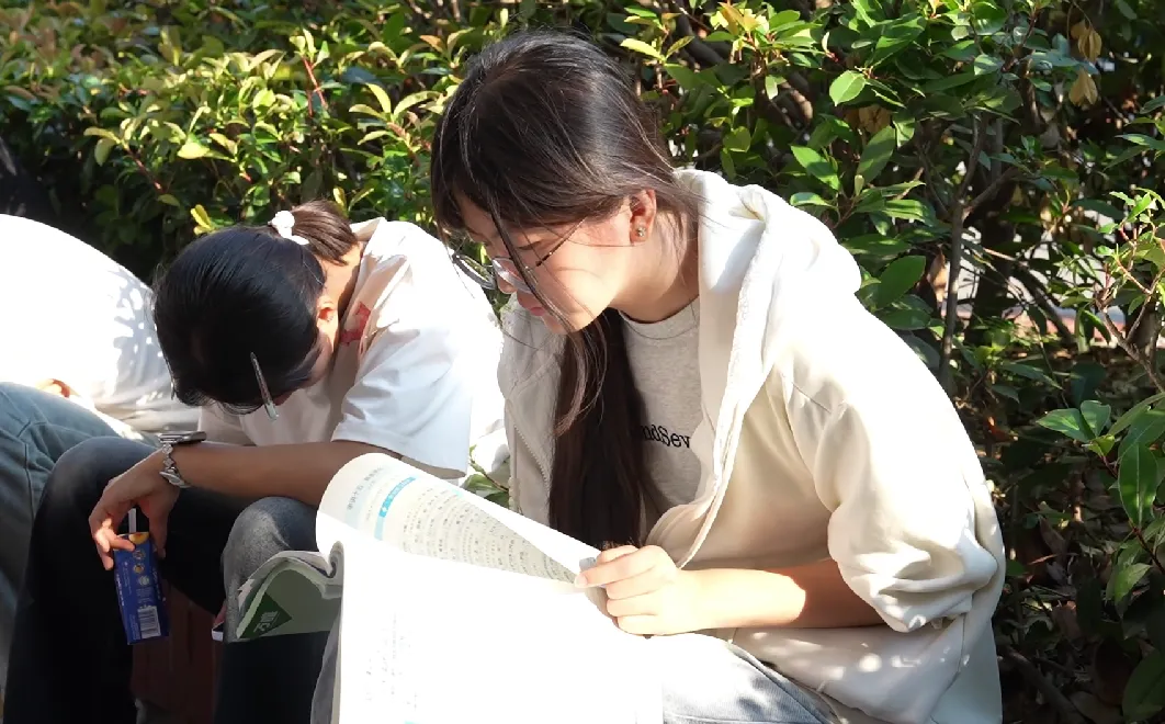 直击!中考首日现场 ~ | 安徽中考作文题出炉!-第12张图片-四季读书网 直击!中考首日现场 ~ | 安徽中考作文题出炉!-第12张图片-四季读书网