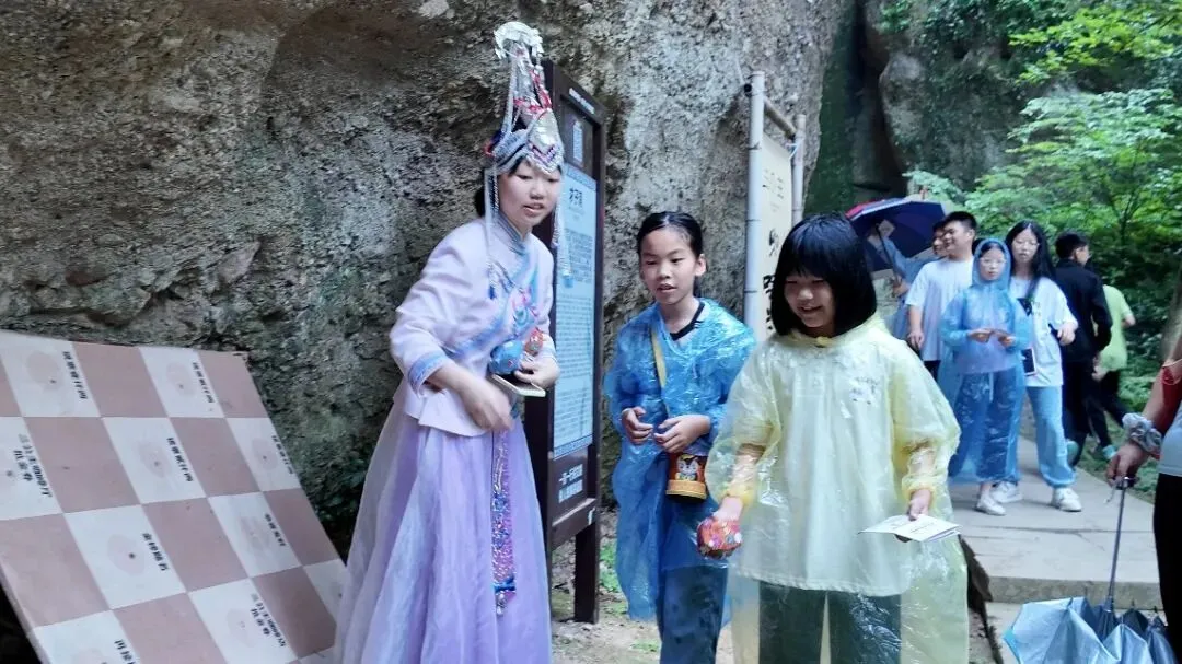 中考加油!莲都学子走进东西岩-第9张图片-四季读书网 中考加油!莲都学子走进东西岩-第9张图片-四季读书网