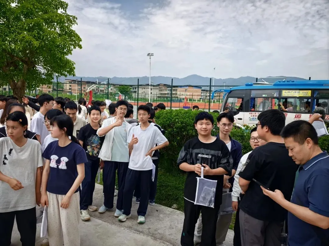 中考第三天(陪考日记)-第2张图片-四季读书网