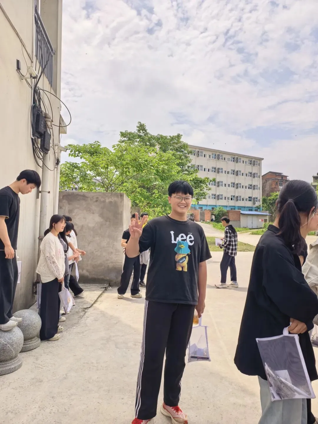 中考第三天(陪考日记)-第3张图片-四季读书网