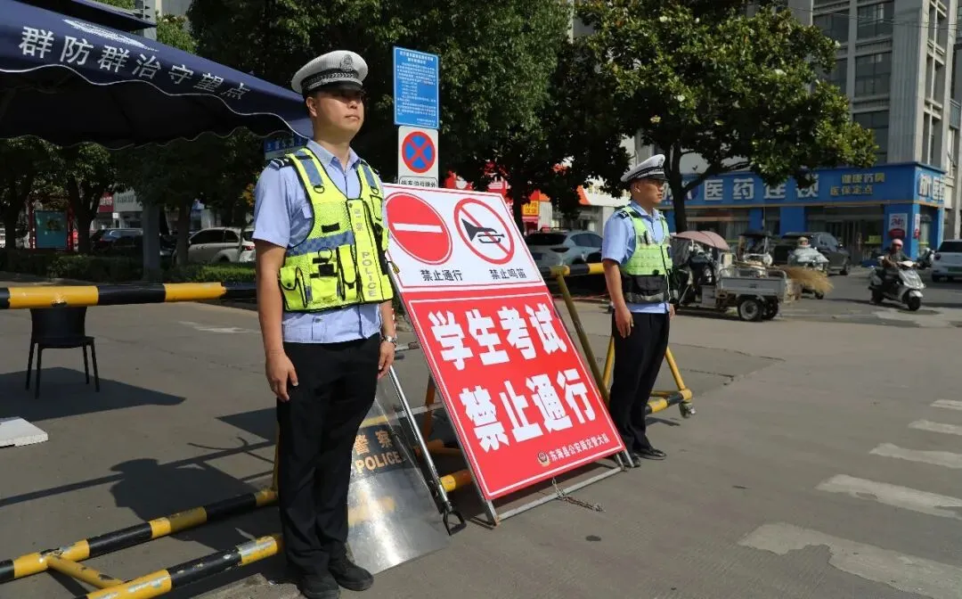 中考首日,东海交警为考生保驾护航-第8张图片-四季读书网