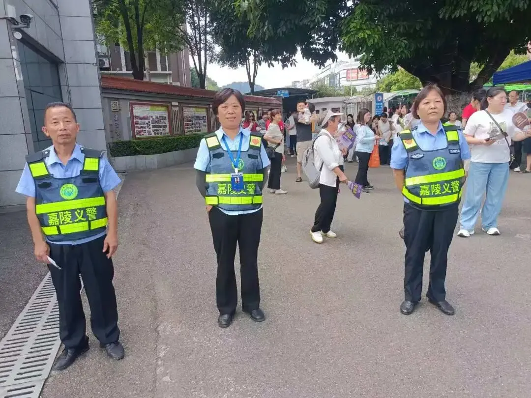 中考护航圆满收官 | 嘉陵义警协会、爱心应急救援协会全力守护逐梦之路-第3张图片-四季读书网 中考护航圆满收官 | 嘉陵义警协会、爱心应急救援协会全力守护逐梦之路-第3张图片-四季读书网