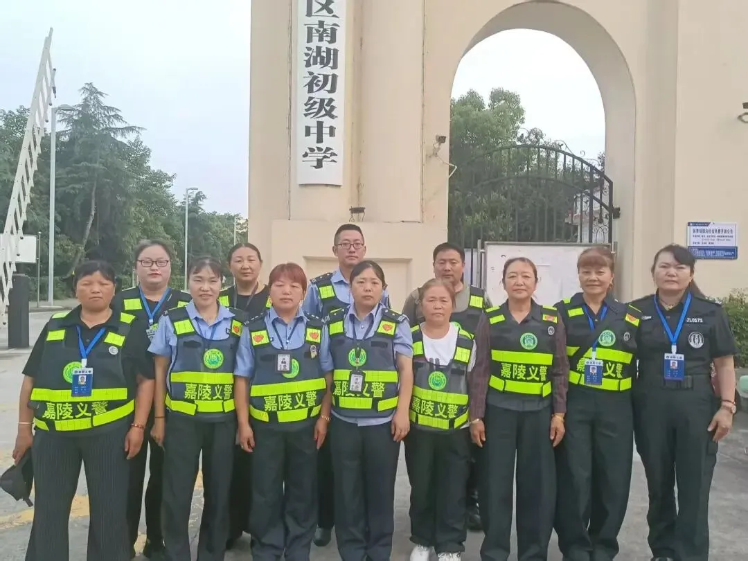 中考护航圆满收官 | 嘉陵义警协会、爱心应急救援协会全力守护逐梦之路-第5张图片-四季读书网 中考护航圆满收官 | 嘉陵义警协会、爱心应急救援协会全力守护逐梦之路-第5张图片-四季读书网
