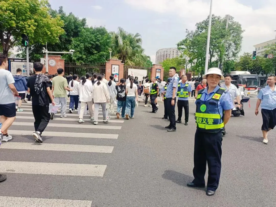 中考护航圆满收官 | 嘉陵义警协会、爱心应急救援协会全力守护逐梦之路-第2张图片-四季读书网 中考护航圆满收官 | 嘉陵义警协会、爱心应急救援协会全力守护逐梦之路-第2张图片-四季读书网