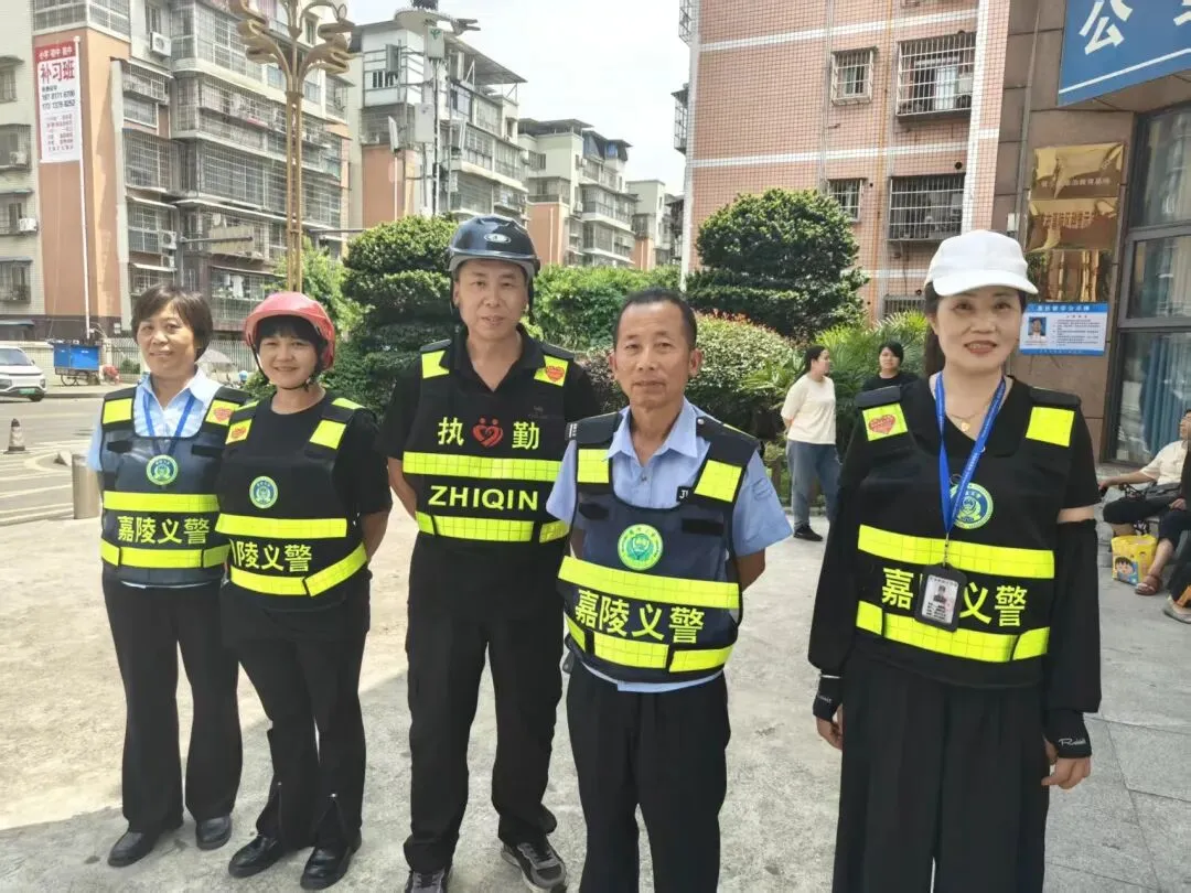 中考护航圆满收官 | 嘉陵义警协会、爱心应急救援协会全力守护逐梦之路-第7张图片-四季读书网 中考护航圆满收官 | 嘉陵义警协会、爱心应急救援协会全力守护逐梦之路-第7张图片-四季读书网