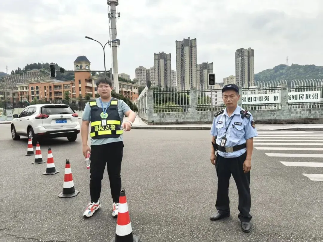 中考护航圆满收官 | 嘉陵义警协会、爱心应急救援协会全力守护逐梦之路-第12张图片-四季读书网 中考护航圆满收官 | 嘉陵义警协会、爱心应急救援协会全力守护逐梦之路-第12张图片-四季读书网