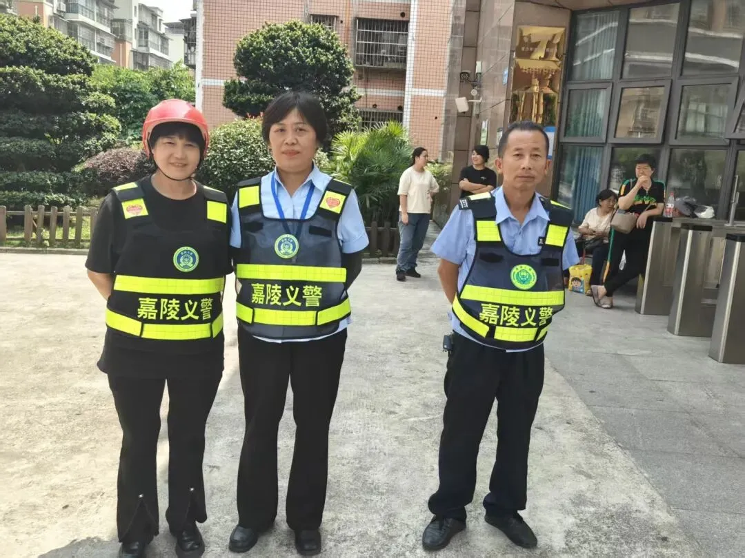 中考护航圆满收官 | 嘉陵义警协会、爱心应急救援协会全力守护逐梦之路-第13张图片-四季读书网 中考护航圆满收官 | 嘉陵义警协会、爱心应急救援协会全力守护逐梦之路-第13张图片-四季读书网