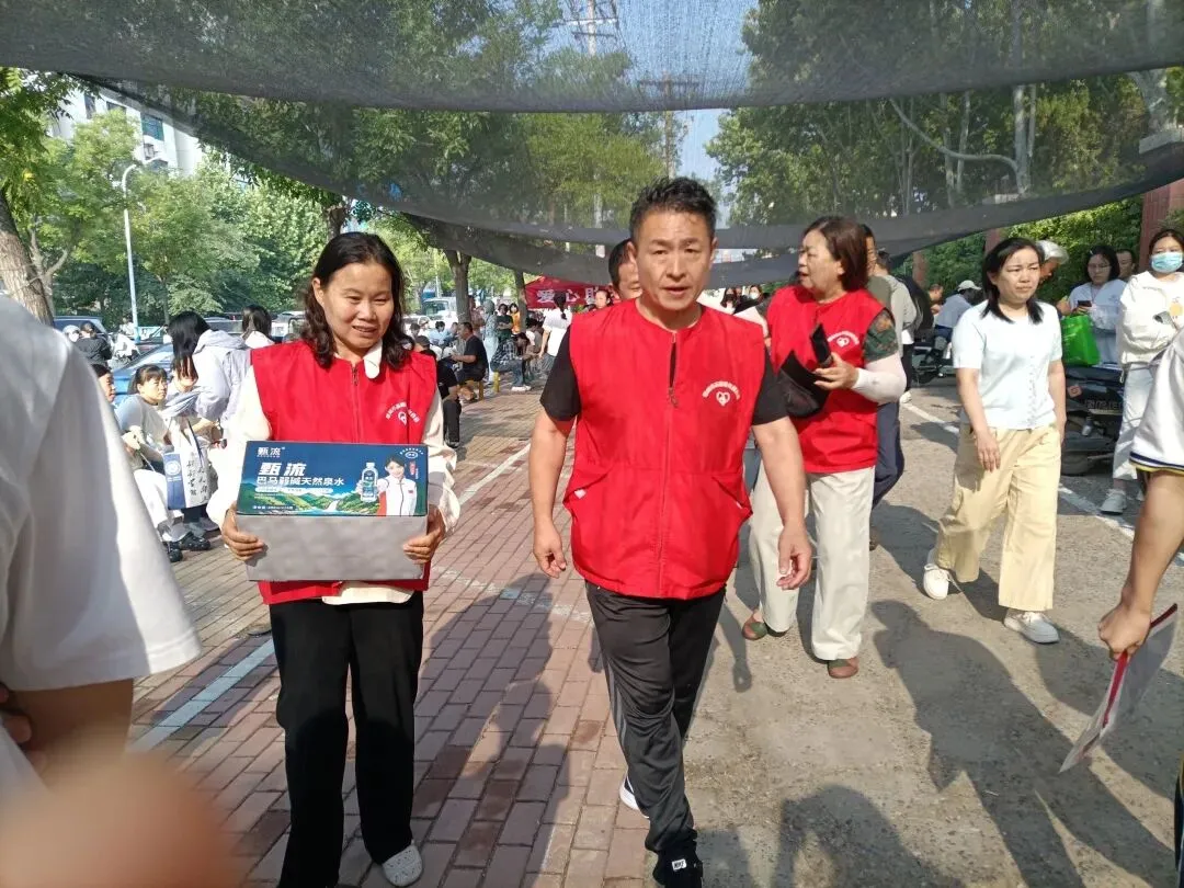 凝心聚力助中考,志愿温情暖考场——记二中助考点-第5张图片-四季读书网
