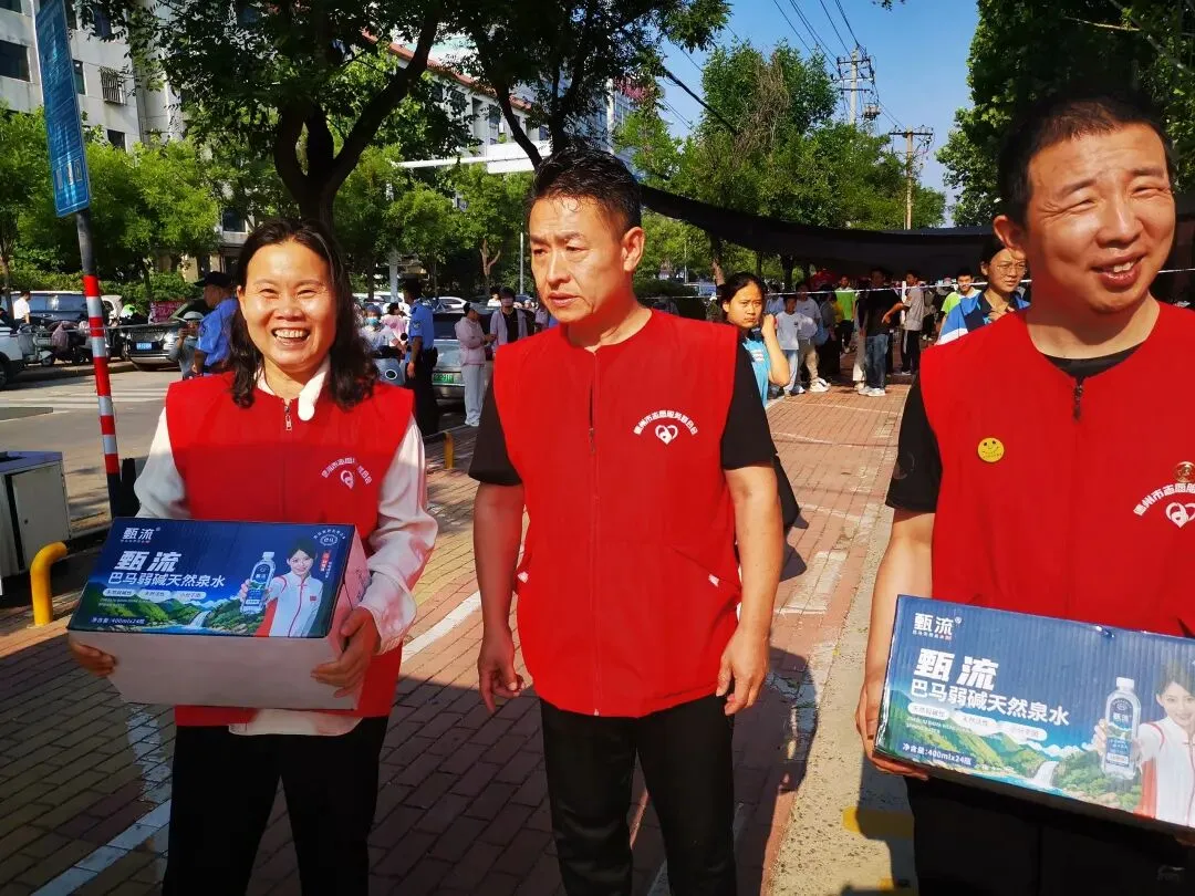 凝心聚力助中考,志愿温情暖考场——记二中助考点-第6张图片-四季读书网