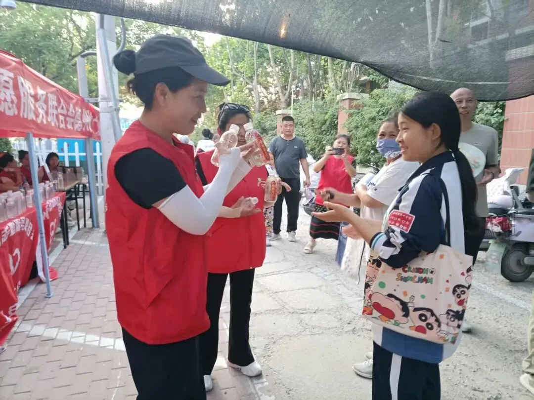 凝心聚力助中考,志愿温情暖考场——记二中助考点-第10张图片-四季读书网
