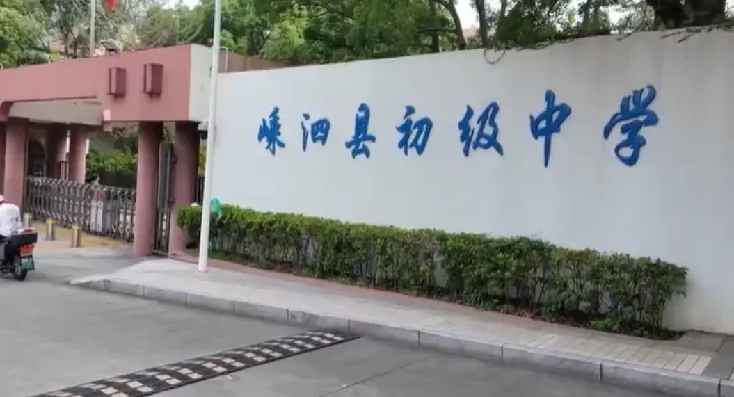 10天雨!一地取消中考选拔全升高中!全楼崩溃!上海男子囤垃圾户户爬满蟑螂!黄大炜离世!劣质“迪卡侬”流向全国!-第3张图片-四季读书网 10天雨!一地取消中考选拔全升高中!全楼崩溃!上海男子囤垃圾户户爬满蟑螂!黄大炜离世!劣质“迪卡侬”流向全国!-第3张图片-四季读书网