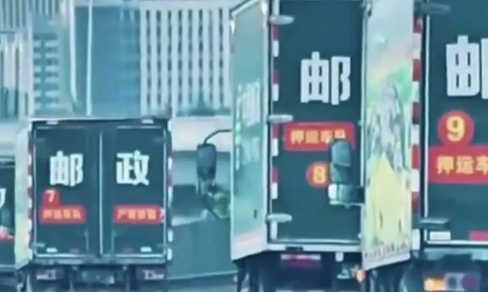 高考试卷押运,没想到比运钞车还硬核-第3张图片-四季读书网