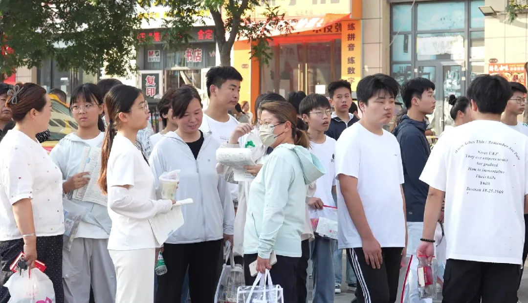 直击!中考首日现场 ~ | 安徽中考作文题出炉-第15张图片-四季读书网 直击!中考首日现场 ~ | 安徽中考作文题出炉-第15张图片-四季读书网