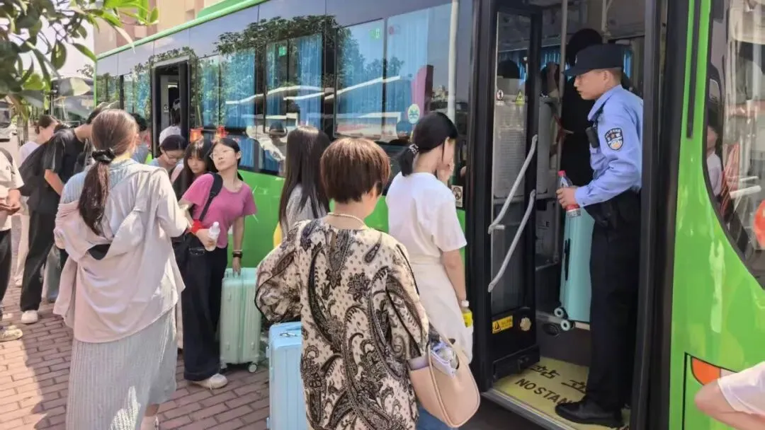 直击!中考首日现场 ~ | 安徽中考作文题出炉-第20张图片-四季读书网 直击!中考首日现场 ~ | 安徽中考作文题出炉-第20张图片-四季读书网